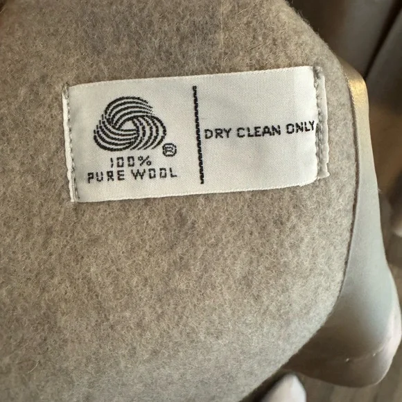 Vintage Alorna Wool Coat w/ Fox Fur Trim - Picture 4 of 5